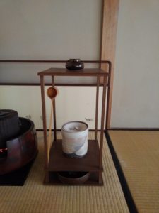 桑小卓（くわこじょく）の始まりと飾り方 | 茶の湯辞典